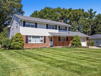 5116 Mapleridge Dr, Portage, MI 49024