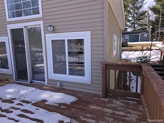 221 Bluegill Lake Dr, Harrison, MI 48625
