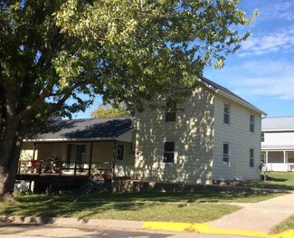 124 1st St, Benton, WI 53803