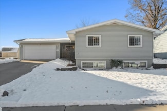 106 Leroy St NW, Cedar Rapids, IA 52405
