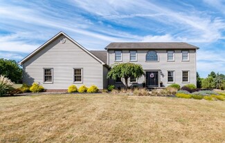 205 Longview Cir, North Lima, OH 44452