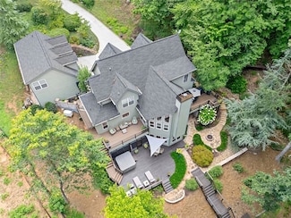 621 Pointe Wildwood Dr, Seneca, SC 29678