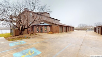 630 Briarstone Dr Unit 205, Mason City, IA 50401