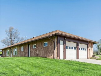 4041 N 19th Ave W, Newton, IA 50208