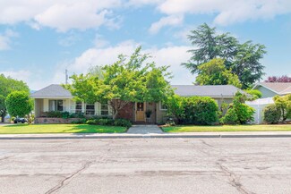 703 NW Amelia Dr, Grants Pass, OR 97526