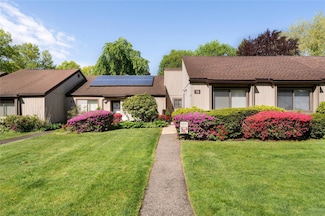 10 Strathmore Gate Dr, Stony Brook, NY 11790