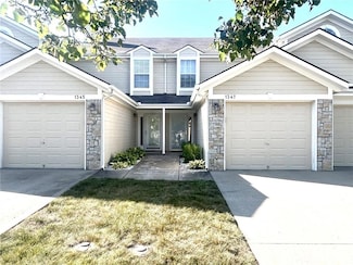 1347 NW Hidden Ridge Cir, Blue Springs, MO 64015