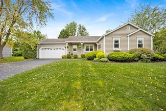 1360 Carleton Cir, Naperville, IL 60565