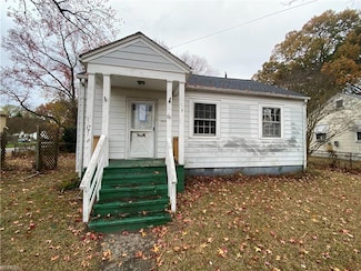 86 Cavalier Rd, Hampton, VA 23669