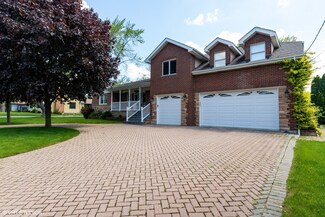 1717 Elmdale Ave, Glenview, IL 60026