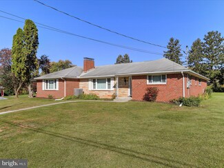 17602 Woodlawn Dr, Hagerstown, MD 21740