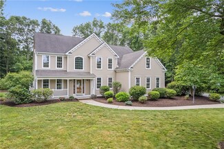 50 Midnight Ct, Saunderstown, RI 02874