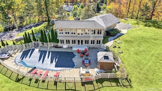 10 Sunrise Dr, Putnam Valley, NY 10579