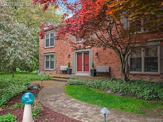 1533 Pleasant Ct, Birmingham, MI 48009