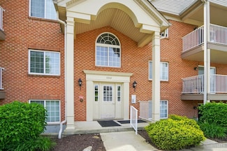 3332 Emerald Lakes Dr, Cincinnati, OH 45211