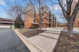 652 Emerson Rd Unit 305, Saint Louis, MO 63141