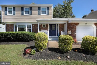 15 Strathmore Dr, Cherry Hill, NJ 08003