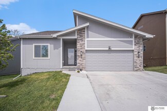 8220 King St, Omaha, NE 68122