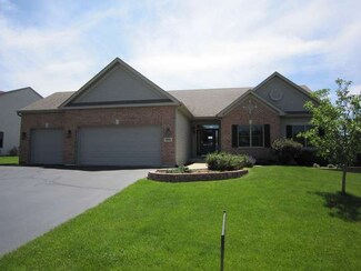 904 Red Hawk Dr, Antioch, IL 60002