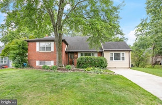 6833 Inverness Dr, Springfield, VA 22150