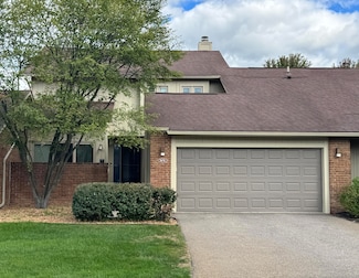 5676 Hillcrest Cir E, West Bloomfield, MI 48322