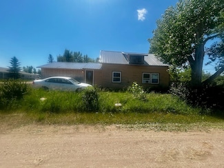 402 Fisk St, Wildrose, ND 58795