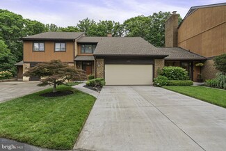 2592 Tree House Dr, Woodbridge, VA 22192