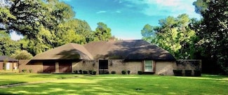 1976 Mcclain St, Greenville, MS 38701