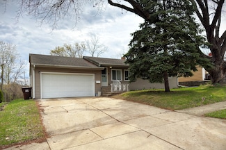 504 Parkside Dr, Rockford, IL 61108
