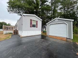 16 Donna Dr, Lisbon, ME 04250