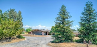 5400 Amber Ave, Clovis, CA 93619
