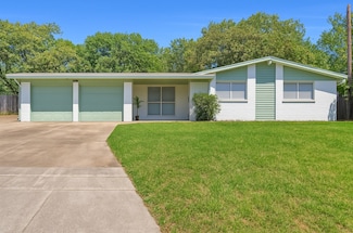 24 Barons Ct, Bedford, TX 76022