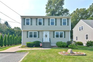 1 Wapping Dr, Bristol, RI 02809