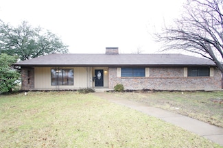 6940 Bal Lake Dr, Fort Worth, TX 76116