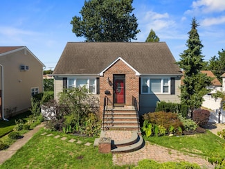 3410 5th St, Oceanside, NY 11572