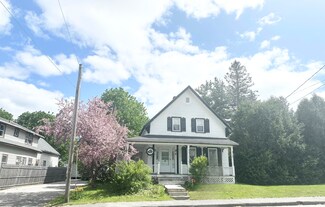 84 Pleasant St, Rockland, ME 04841