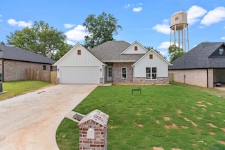 135 Hillcrest Dr, Gladewater, TX 75647