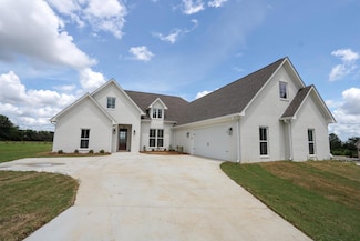 1636 Clubside Dr, Tupelo, MS 38801
