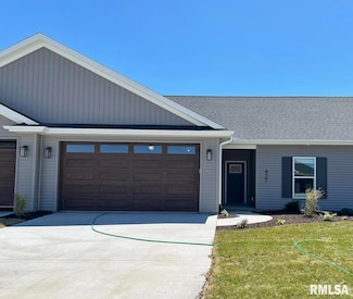 427 N 3rd St, Eldridge, IA 52748
