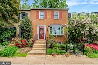 1002 Ellison Square, Falls Church, VA 22046