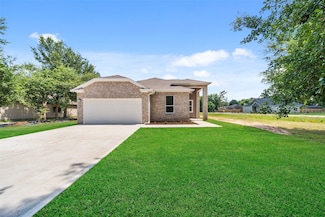 702 Azalea St, Prairie View, TX 77484