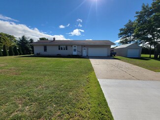 1115 26th St, Manistee, MI 49660