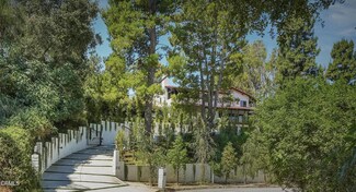 712 Wendover Rd, La Canada Flintridge, CA 91011