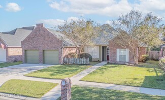 105 Lost Lake Dr, Lafayette, LA 70506