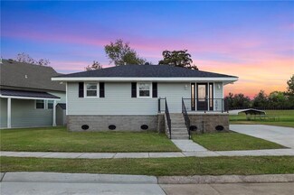 1924 Benjamin St, Arabi, LA 70032