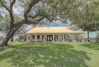 4214 Old College Rd, La Grange, TX 78945