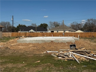 1705 Pine St, Hearne, TX 77859