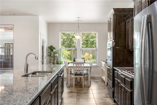 4407 W Meadow Oaks Dr, Rogers, AR 72758