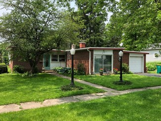 239 S Emmett St, Genoa, IL 60135