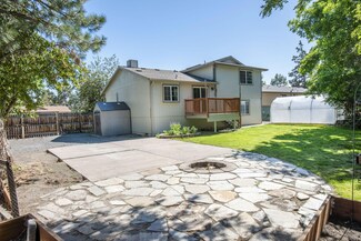 2092 NE Wells Acres Rd, Bend, OR 97701